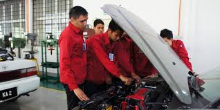 Diploma Teknologi Automotif: Baik Pulih dan Kemasan Badan Kenderaan - Jalan Menuju Karier yang CemerlangDiploma Teknologi Automotif: Baik Pulih dan Kemasan Badan Kenderaan - Jalan Menuju Karier yang Cemerlang