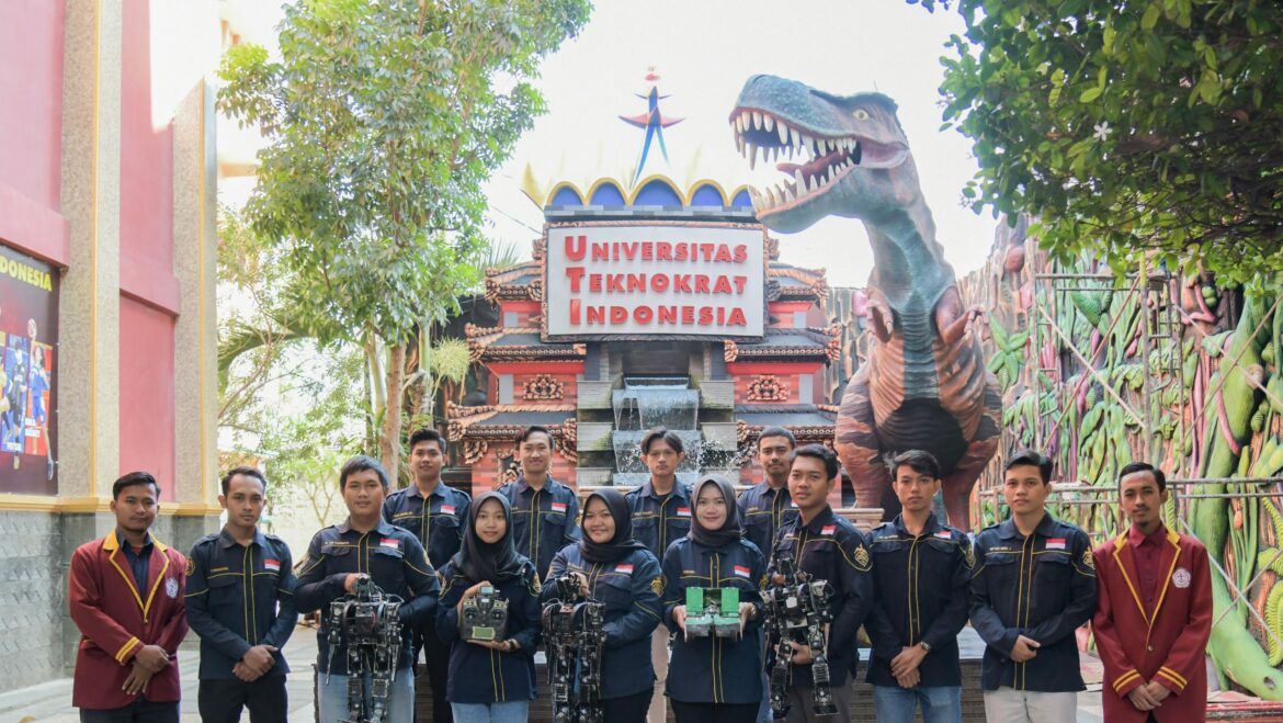 Tim Robotik Universitas Teknokrat Indonesia Raih Juara 1 dan 2 Kontes Robot Indonesia 2022