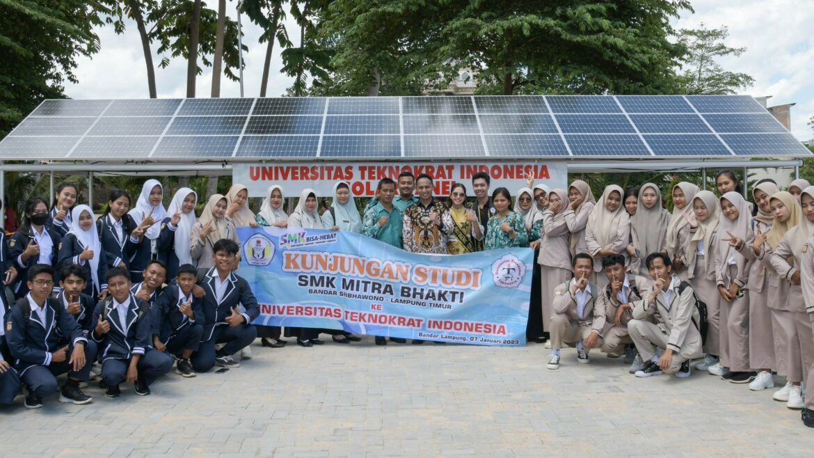 UNIVERSITAS TEKNOKRAT INDONESIA Sambut Kunjungan Siswa SMK Mitra Bhakti Bandar Sribhawono