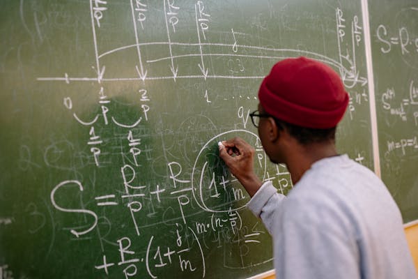 Karier Menjanjikan Menanti Lulusan Matematika: Ini Daftar Pekerjaannya!
