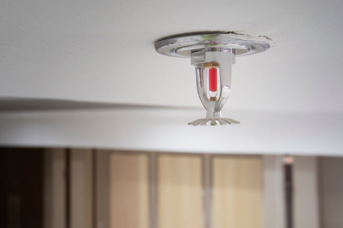 Apa Itu Sprinkler dan Fungsinya di Hotel? Menghindari Kesalahan Umum yang Bisa Membanjiri Lantai