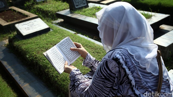 Sejarah Ziarah Kubur dalam Islam: Dari Larangan hingga Dibolehkan
