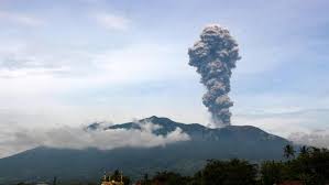 Gunung Marapi Erupsi, Luncurkan Abu Vulkanik Setinggi 800 Meter