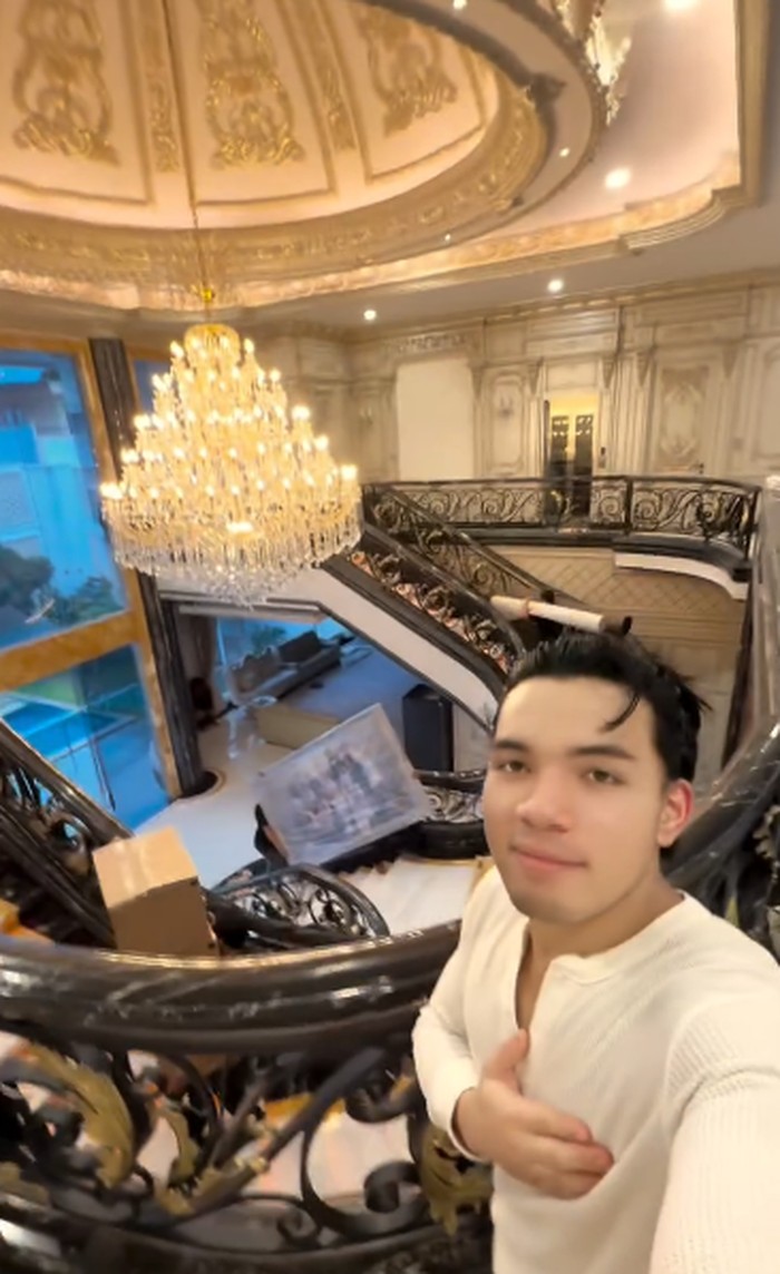 Gaya Hidup Mewah Saaih Halilintar: Makan Steak di Dubai dan Masak Salmon di Rumah Baru