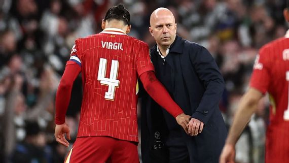 Arne Slot Akui Newcastle Layak Menang di Final Carabao Cup