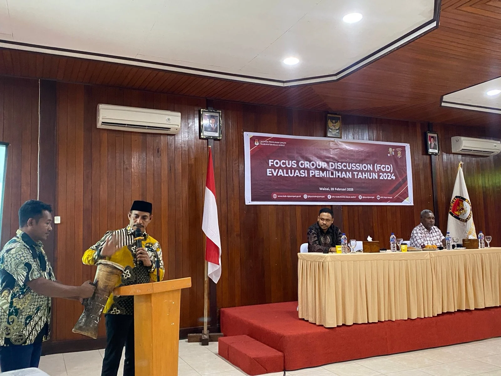 1. Membuka Diri dan Menerima Kritik