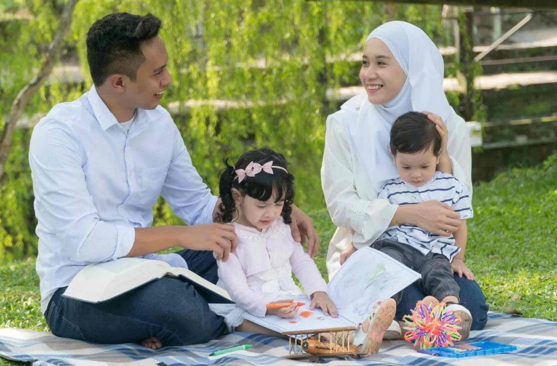 5 Kebiasaan Keluarga Harmonis Meskipun Ayah Ibu Bekerja Menurut Ilmu Psikologi