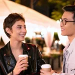 5 Kebiasaan Seseorang yang Sedang Jatuh Cinta Diam-Diam