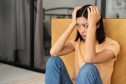 5 Kebiasaan Suka Mengingat Nostalgia Masa Kecil Saat Sedang Sedih Menurut Ilmu Psikologi