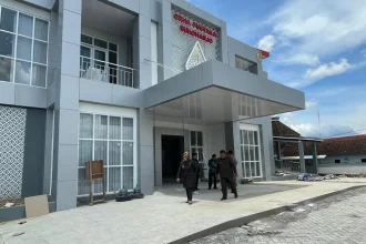 Beda Nasib Bupati Etik Suryani Ditahan, Sekda Sukoharjo Keluar Dari Gedung KPK dan Pulang: Kasus Korupsi yang Menjerat Bupati Sukoharjo