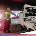 Breaking news: Tabrakan 2 truk di Jalan Ahmad Yani Surabaya, sopir tergencet bodi ringsek