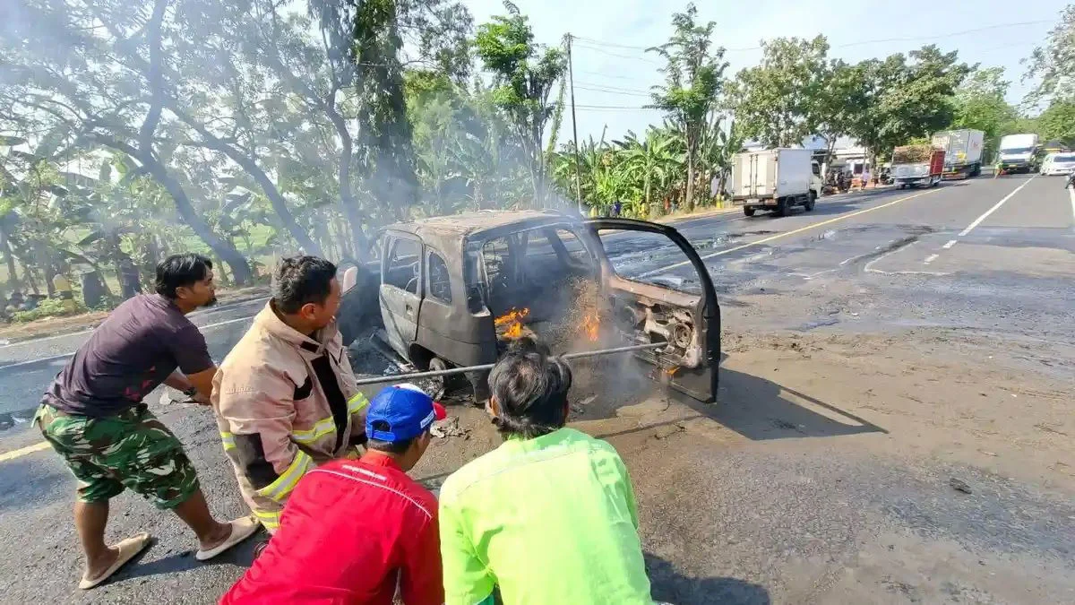 Daihatsu Taruna Keluar SPBU Disertai Ledakan Keras, Dua Orang kena Jilatan Api