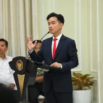 Denny Indrayana Soroti Posisi Duduk Wakil Presiden Gibran, Apa yang Sebenarnya Terjadi?