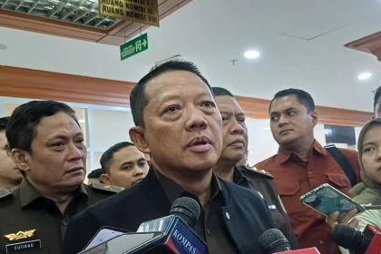 Desak Febrie Adriansyah Ditangkap, Mahasiswa Segel Gedung Kejagung dan Dirikan Tenda