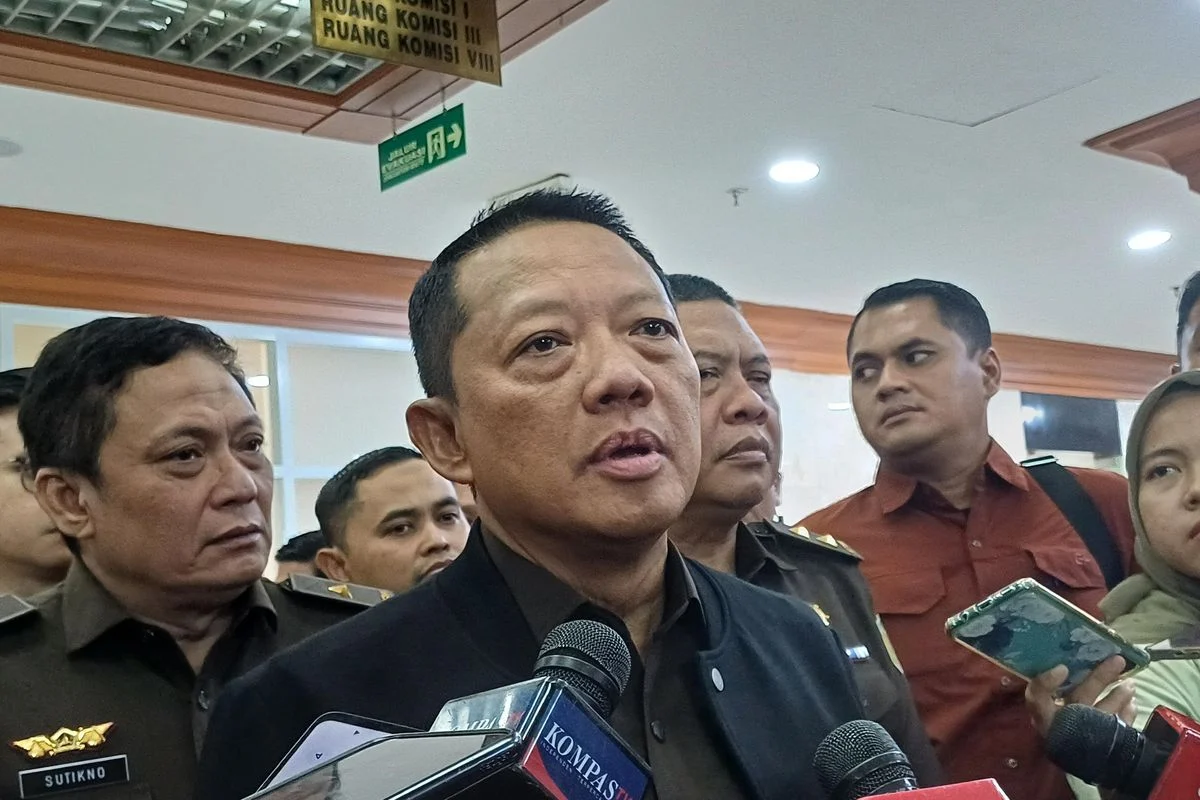 Desak Febrie Adriansyah Ditangkap, Mahasiswa Segel Gedung Kejagung dan Dirikan Tenda