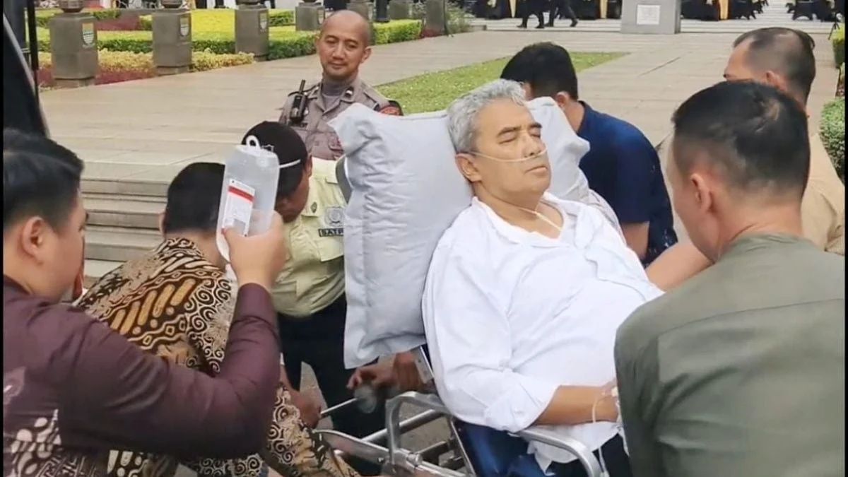 Detik-detik Farhan Jatuh Sakit, Dibawa Ambulans Siaga di Balai Kota Bandung