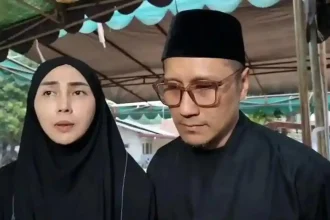 Duka Keluarga Arie Untung Melepas Kepergian Sang Ayah Usai Perjuangan Medis yang Panjang