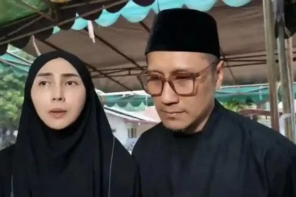 Duka Keluarga Arie Untung Melepas Kepergian Sang Ayah Usai Perjuangan Medis yang Panjang