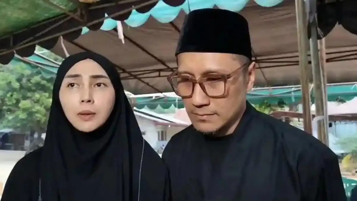 Duka Keluarga Arie Untung Melepas Kepergian Sang Ayah Usai Perjuangan Medis yang Panjang