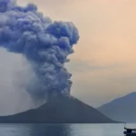 Gunung Anak Krakatau Siaga, Radius Bahaya 3 km dari Pusat Erupsi, Wisatawan Diminta Waspada