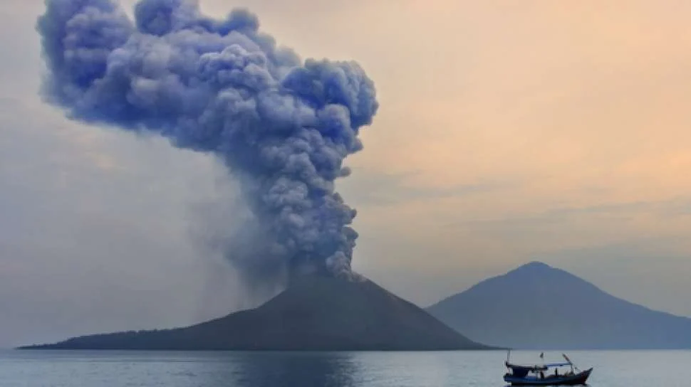 Gunung Anak Krakatau Siaga, Radius Bahaya 3 km dari Pusat Erupsi, Wisatawan Diminta Waspada