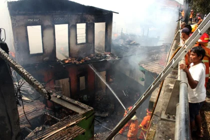 Kebakaran Rumah di Pulo Gadung, 2 Korban Tewas Ternyata Kakak-Adik: Tragedi yang Mengguncang Jakarta
