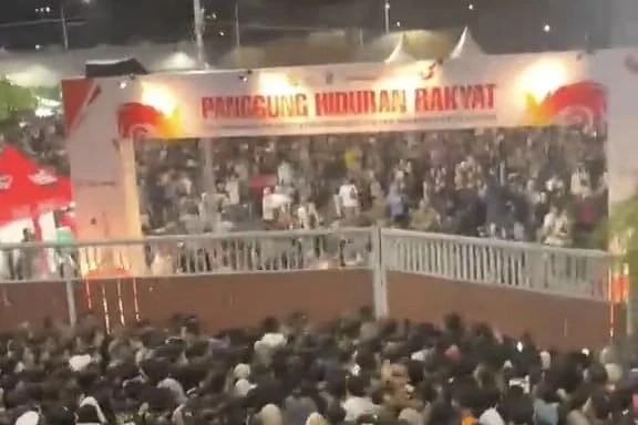 Kronologi Konser Denny Caknan di Eks Hi-Tech Mall Ricuh Sebabkan Penonton Luka-Luka