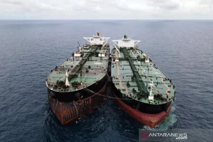 Ledakan Kapal Tanker di Selat Hormuz, Iran Klaim Kapal Keluar Jalur Hingga Hantam Ranjau Laut