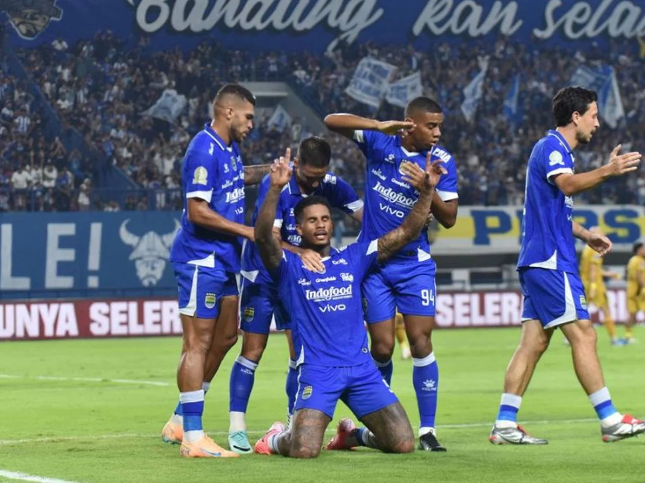 Mariano Peralta Menyaksikan Kemenangan Persib Bandung Atas DPMM FC: Reaksi Mariano Peralta nonton Persib Bandung menang lawan DPMM FC