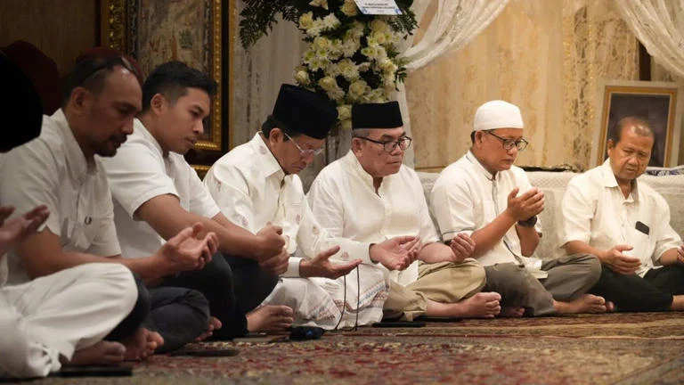 Nasaruddin Umar Panjatkan Doa untuk Rachmat Gobel, Pesan Spiritual Menyentuh Saat Takziah di Rumah Duka