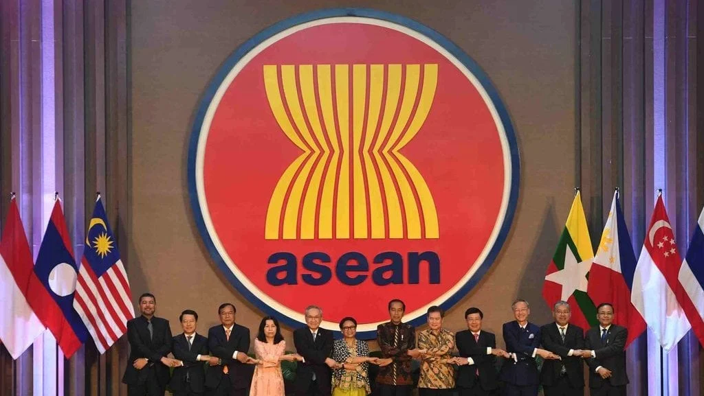 Negara ASEAN Menghadapi Tantangan dan Peluang di Era Digital