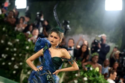 Perhiasan Chopard Zendaya Curi Perhatian di Premiere 'The Odyssey' dengan Anting Bersejarah