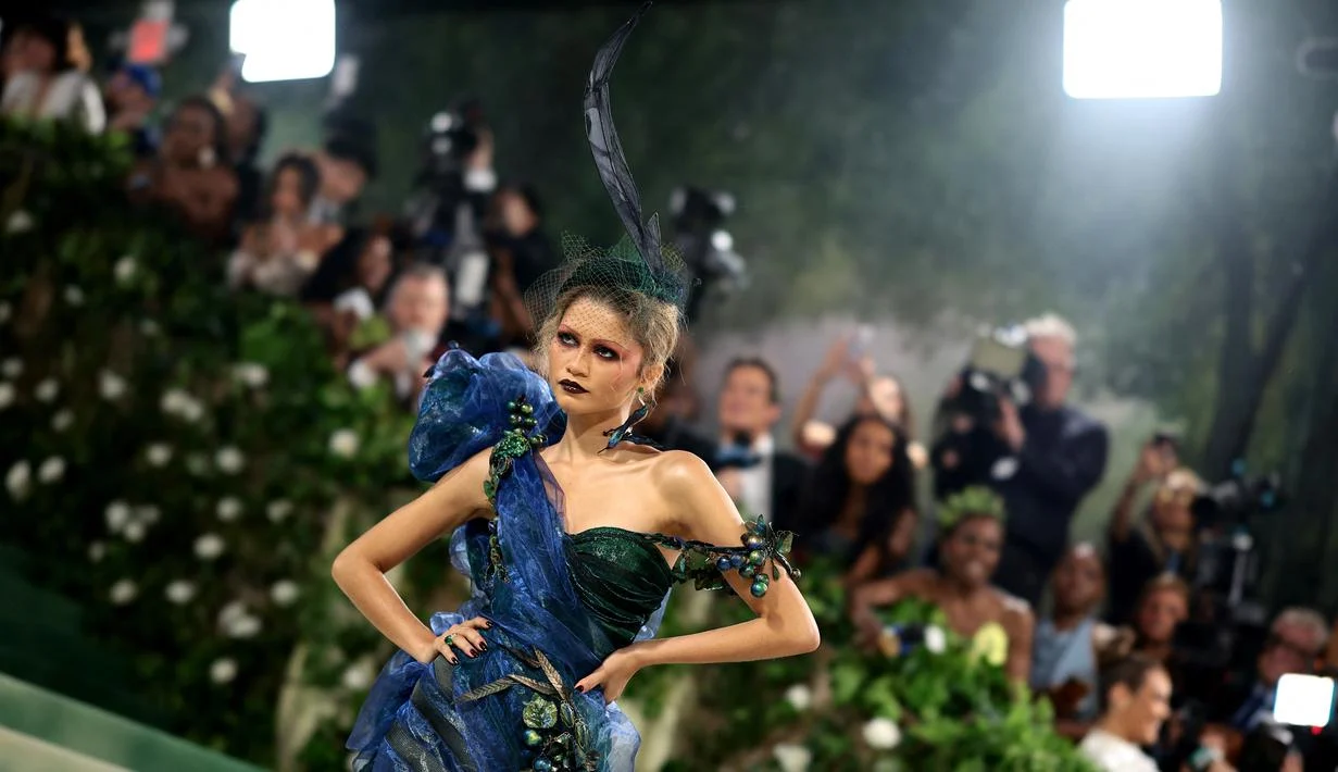Perhiasan Chopard Zendaya Curi Perhatian di Premiere 'The Odyssey' dengan Anting Bersejarah