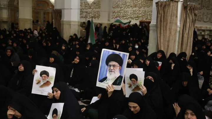 Ribuan Warga dan Ulama Pakistan Gelar Acara Penghormatan untuk Ayatollah Ali Khamenei, Serukan Persatuan Umat Islam