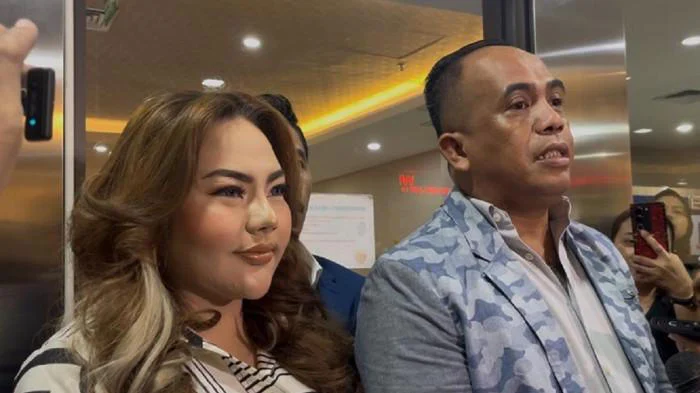 Setelah usahanya difitnah Lisa Mariana, Dewi Wulan beri bantahan hingga singgung kepercayaan [titlebase]: Kronologi Penipuan dan Bantahan
