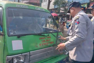 Sopir Angkot Tua Bogor Enggan Tunduk, Nekat Hapus Tanda Tak Laik Jalan dan Tetap Narik