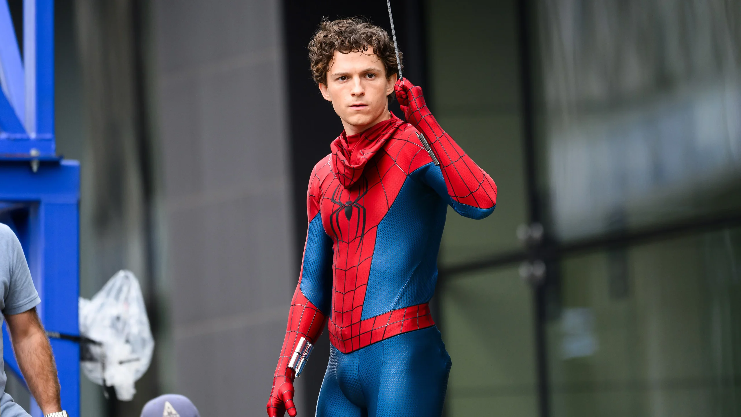 Tom Holland Dapat Kejutan dari Anak-Anak saat Promosi Spider-Man: Brand New Day di Paris [titlebase]