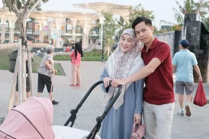 Unggahan Ikram Rosadi bareng anak di tengah proses cerai dengan Larissa Chou jadi sorotan