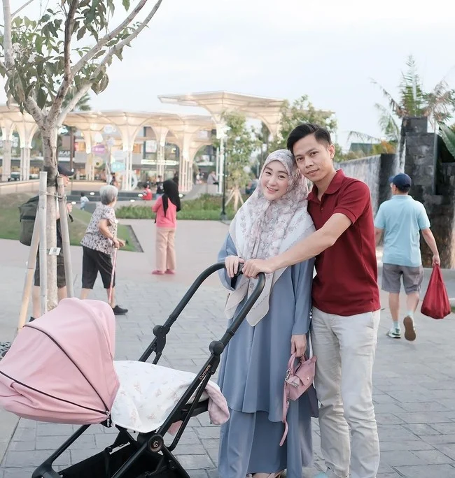 Unggahan Ikram Rosadi bareng anak di tengah proses cerai dengan Larissa Chou jadi sorotan