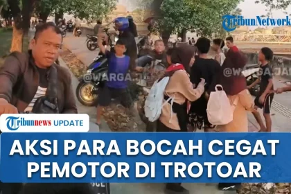 Video Aksi Sejumlah Bocah di Jakarta Barat Cegat Pemotor di Trotoar, Minta Pengendara Putar Balik