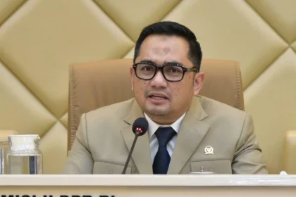 Viral! DPR Kritik Etos Kerja ASN "Absen-Ngopi-Pulang", Netizen Balik Serang: Ngaca Dulu!