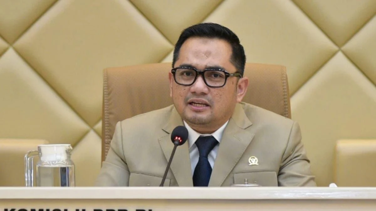 Viral! DPR Kritik Etos Kerja ASN "Absen-Ngopi-Pulang", Netizen Balik Serang: Ngaca Dulu!