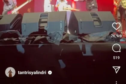 Viral Tantri dipeluk pria tak dikenal saat manggung bersama Kotak, Habib Jafar singgung soal adab - Insiden Mengejutkan di Konser Musik