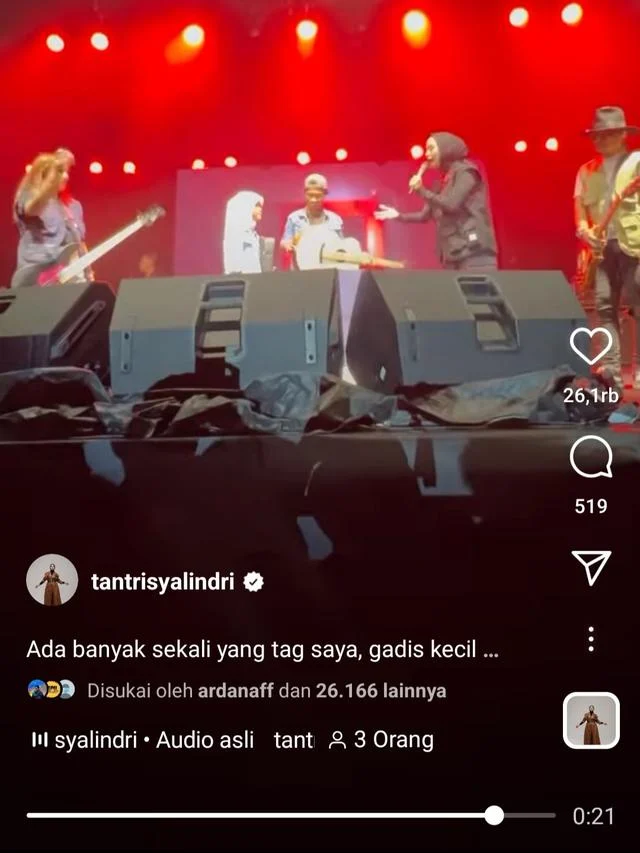 Viral Tantri dipeluk pria tak dikenal saat manggung bersama Kotak, Habib Jafar singgung soal adab - Insiden Mengejutkan di Konser Musik