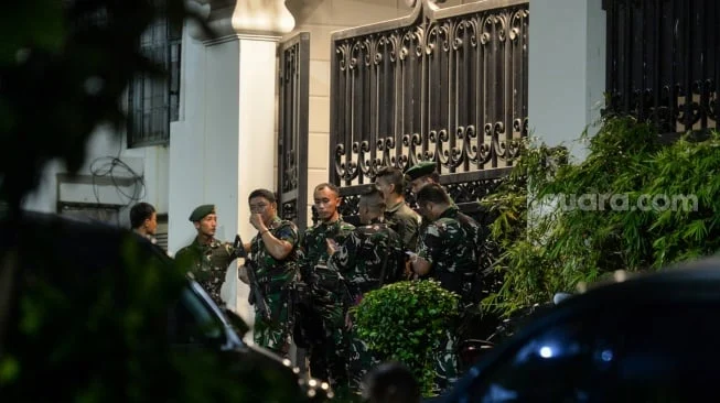 Detik-detik penggeledahan rumah Febrie Adriansyah di Kebayoran Baru, Tim 9 sita dokumen