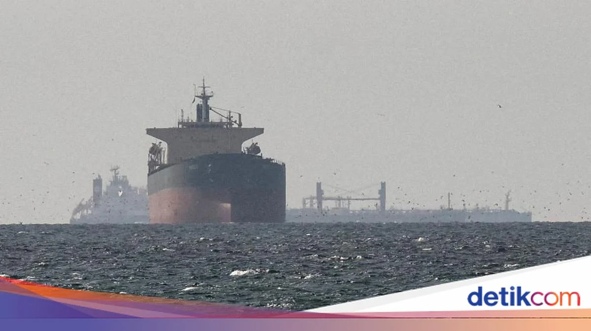 Drone Misterius Serang Kapal LNG di Mesir, Pelabuhan Strategis Terbakar, Trump Langsung Singgung Iran