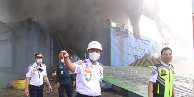 Kebakaran KM Mutiara Sentosa 2, Evakuasi Penumpang Masih Berlangsung