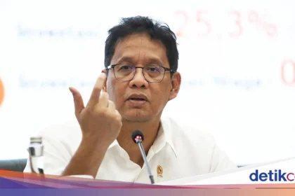 Menkeu Purbaya tegaskan tarif pajak takkan naik tahun ini, tapi siap-siap kejar penunggak pajak