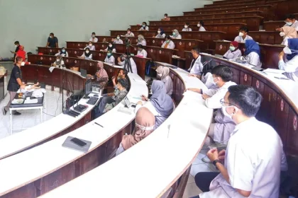 PR Besar yang Harus Dilakukan Jika Pemerintah Ingin Wajibkan Dosen Minimal S-3