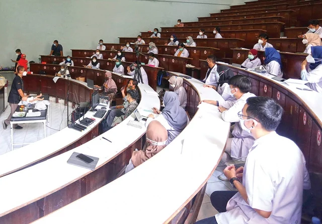 PR Besar yang Harus Dilakukan Jika Pemerintah Ingin Wajibkan Dosen Minimal S-3
